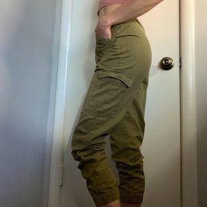 H&M DIVIDED Women’s Green Cargo Pants, Size 2